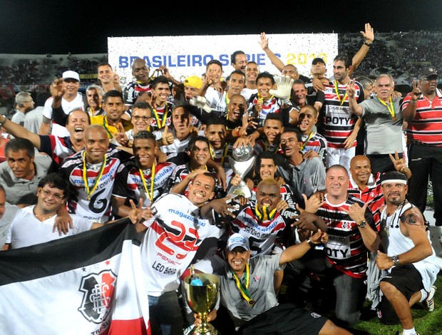 santa cruz campeão da série c 2013 (Foto: Aldo Carneiro / Pernambuco Press)