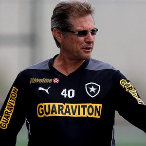 Oswaldo de oliveira botafogo treino (Foto: Satiro Sodré / SSPress)