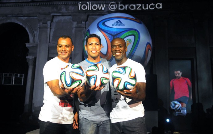 Cafu, Hernanes e Seedorf Lançamento Bola Brazuca Copa 2014 (Foto: André Durão)