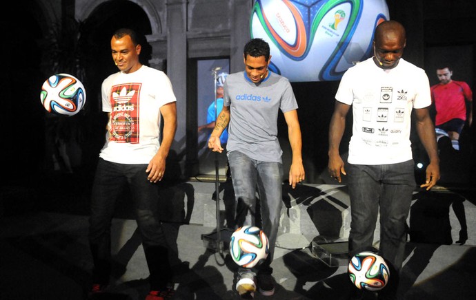 Cafu, Hernanes e Seedorf Lançamento Brazuca Copa 2014 (Foto: André Durão)