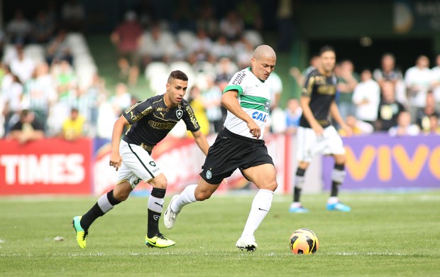 Gabriel e Alex Coritiba x Botafogo (Foto: Giulianos Gomes / Ag. Estado)