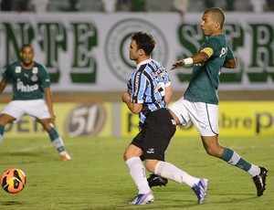 Kleber e Amaral Goiás x Grêmio (Foto: Carlos Costa / Ag. Estado)