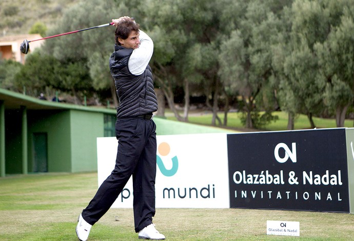 Rafael Nadal jogando golfe evento (Foto: EFE)