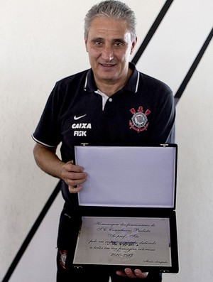 Tite homenagem funcionários Corinthians (Foto: Daniel Augusto Jr. / Agência Corinthians)