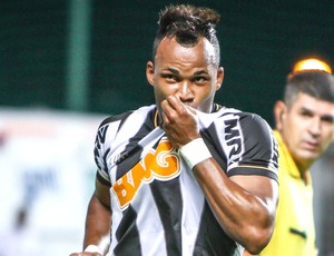 Fernandinho comemora gol do Atlético-mg contra o internacional (Foto: Bruno Cantini / Site Oficial do Atlético-MG)