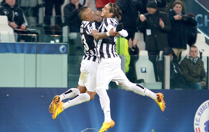 Arturo Vidal comemoração jogo Juventus contra  Copenhague (Foto: AFP)