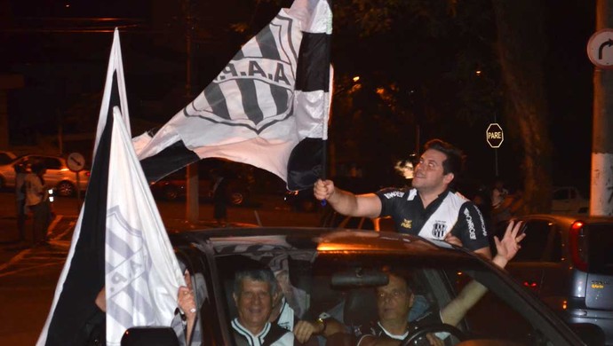 Torcedores fazem festa no Majestoso após classificação para a final da Copa Sul-americana (Foto: Fernando Pacífico / Globoesporte.com)