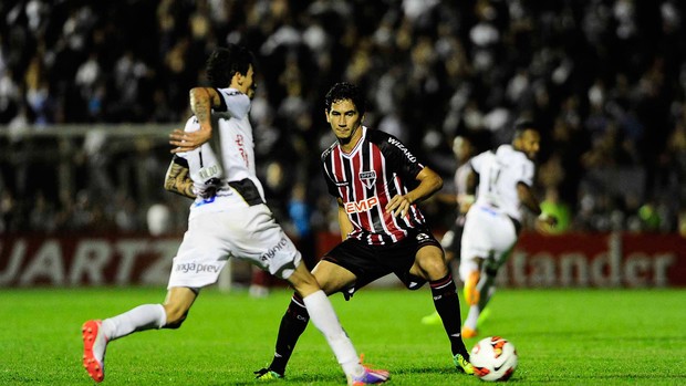 Ganso, Ponte Preta x São Paulo (Foto: Marcos Ribolli)