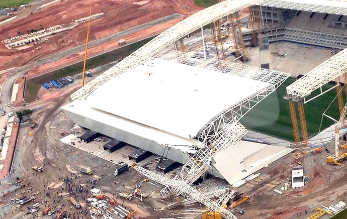 Acidente estádio corinthians itaquerão (Foto: Sérgio Quintella / Agência estado)