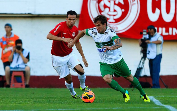 Leandro Damião jogo Internacional e Coritiba (Foto: Jeferson Guareze / Futura Press)