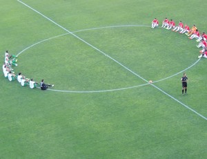 Protesto Bom Senso FC Inter Coritiba (Foto: Tomás Hammes / GLOBOESPORTE.COM)