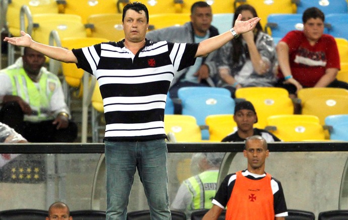 Adilson Batista Vasco e Cruzeiro (Foto: Marcelo Carnaval / Agência O Globo)