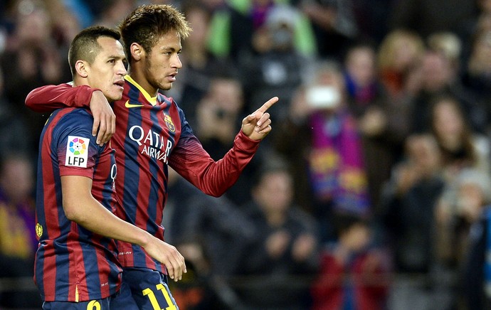 Alexis Sanchez e Neymar comemoração gol Barcelona e Granada (Foto: AFP)