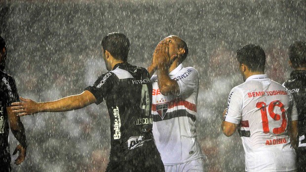 Luis Fabiano, São Paulo x Ponte Preta (Foto: Marcos Ribolli)