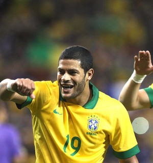 Hulk e DAvid Luiz comemoração Brasil contra o Chile (Foto: Mowa Press)