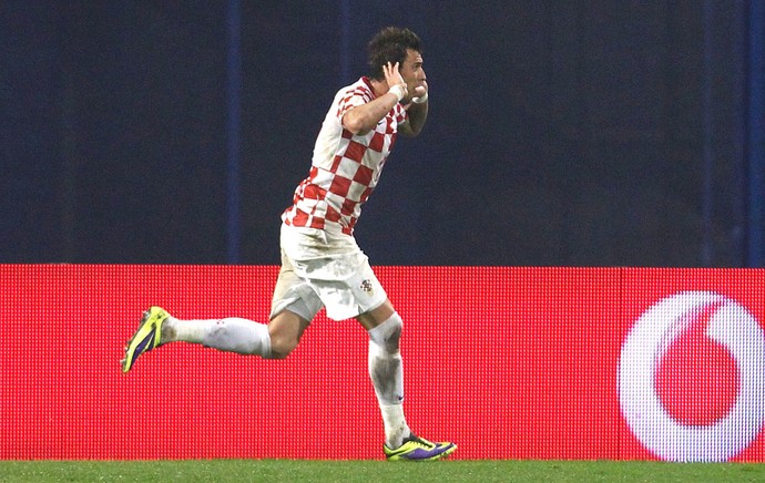 Mandzukic comemora gol da Croácia contra a Islândia (Foto: Agência Reuters)