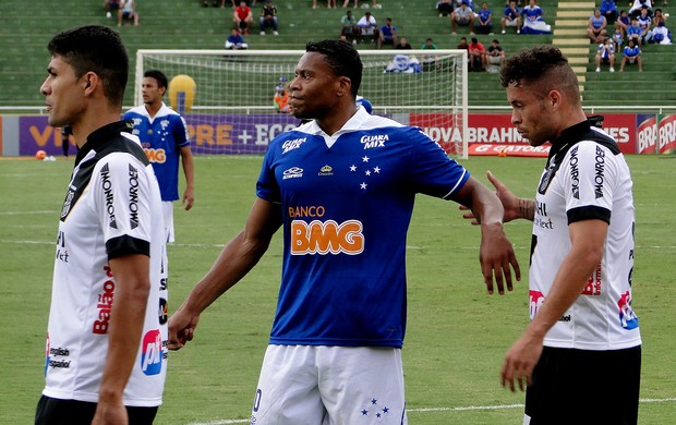 Julio Baptista cruzeiro e ponte preta (Foto: Marco Antônio Astoni)