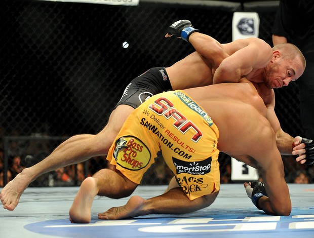 UFC Georges St-Pierre e Johny Hendrick (Foto: Stephen R. Sylvanie / USA TODAY Sports)