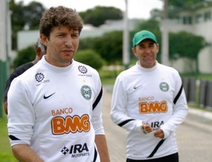 Tcheco e Edson Borges - auxiliares na comissão técnica do Coritiba (Foto: Divulgação / Site oficial do Coritiba)