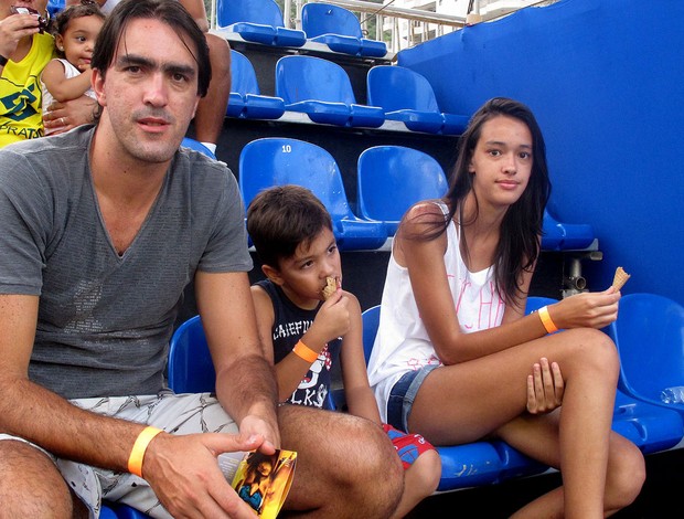 vôlei de praia rodrigão ao lado dos filhos (Foto: Tulio Moreira)