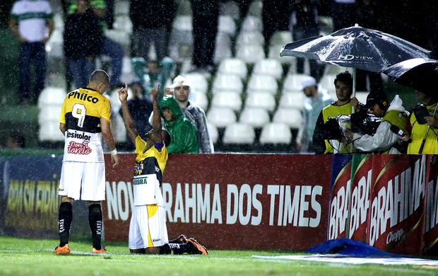 Lins Wellington Paulista criciúma gol coritiba brasileirão (Foto: Giuliano Gomes / Agência Estado)