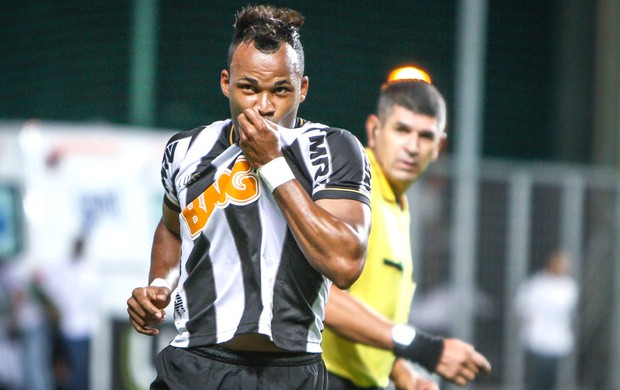 Fernandinho comemora gol do Atlético-mg contra o internacional (Foto: Bruno Cantini / Site Oficial do Atlético-MG)