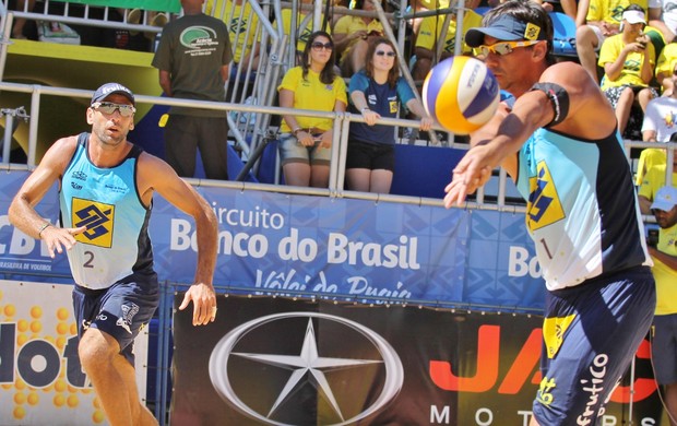 Márcio retomou a parceria com Ricardo em busca de uma vaga no Rio 2016 (Foto: Paulo Frank/CBV)