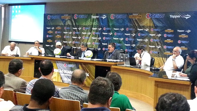 mesa arbitral da Ferj clubes cariocas (Foto: Vicente Seda)