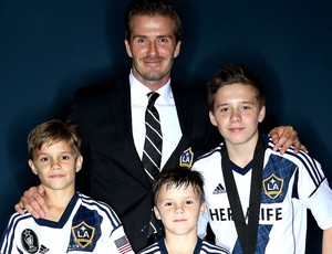 beckham ao lado dos filhos brooklyn e cruz (Foto: Agência Getty Images)