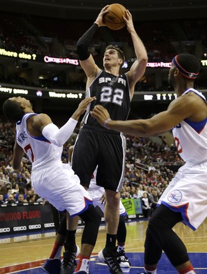 Tiago Splitter, Spurs x Philadelphia 76ers - AP (Foto: AP)