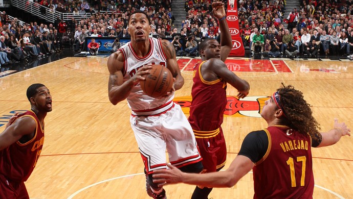 Anderson Varejão e Derrick Rose, Cavs x Bulls (Foto: Getty)