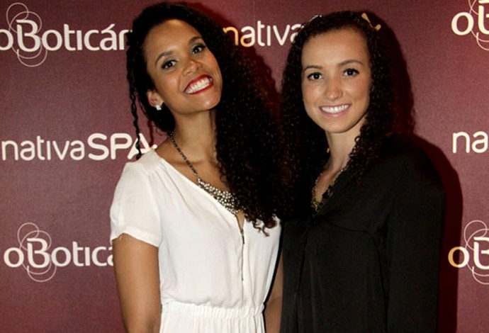 meninas do vôlei no lounge do Fashion Rio - Gabi e Amanda (Foto: Luciana Tancredo / Divulgação)