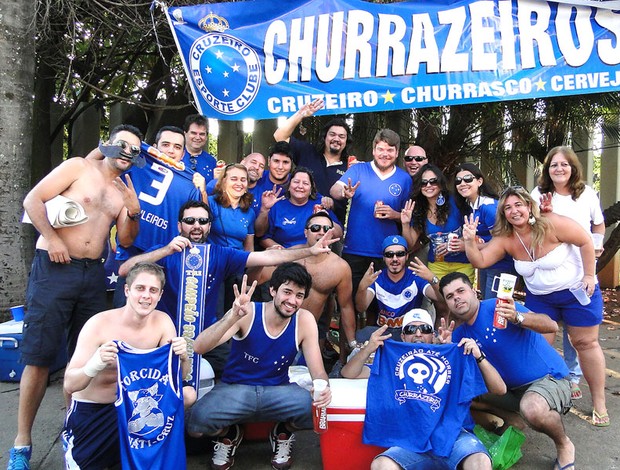 Churrasco em frente ao Mineirão (Foto: Marco Antônio Astoni)