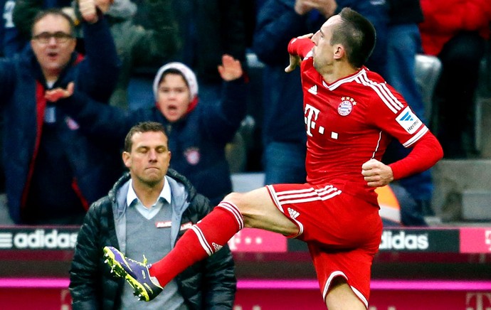 Ribery comemoração Bayern de Munique contra Augsburg (Foto: Reuters)