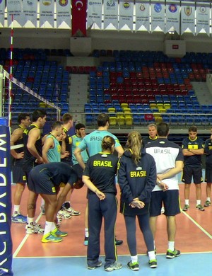 Treino da seleção masculina de vôlei em Istambul, Turquia (Foto: Divulgação/CBV)