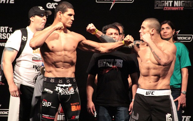 Cezar Mutante e Daniel Sarafin Pesagem UFC Goiânia (Foto: Rodrigo Malinverni)