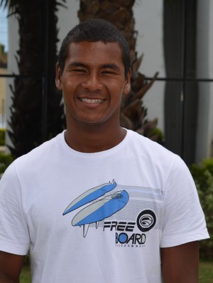 Elivélton Santos, surfista paraibano (Foto: Larissa Keren / Globoesporte.com/pb)