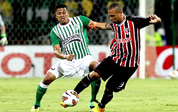 Luis Fabiano jogo Nacional de Medellín contra São Paulo (Foto: EFE)