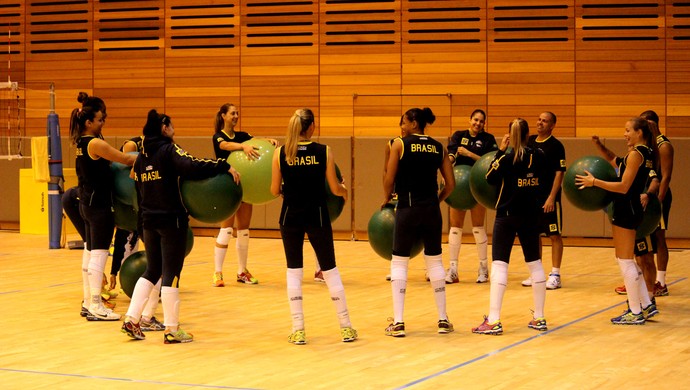 jogadores vôlei treino (Foto: CBV)