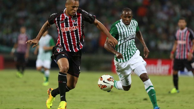 Luis Fabiano São Paulo Nacional de Medellin (Foto: Rubens Chiri / saopaulofc.net)