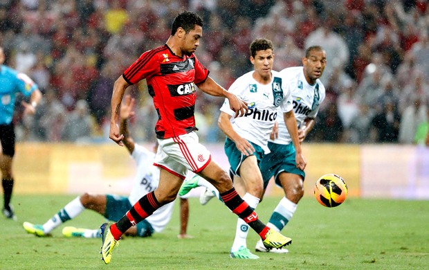 Hernane jogo Flamengo contra Goiás Copa do Brasil (Foto: Ivo Gonzalez / Agência O Globo)