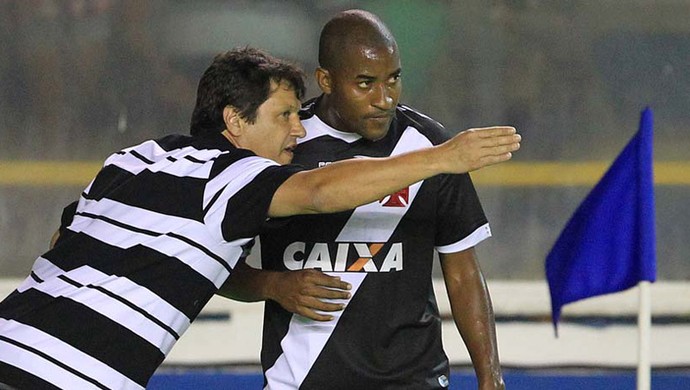 Adilson Batista e Edmilson Vasco x Coritiba (Foto: Marcelo Sadio / Flickr do Vasco)