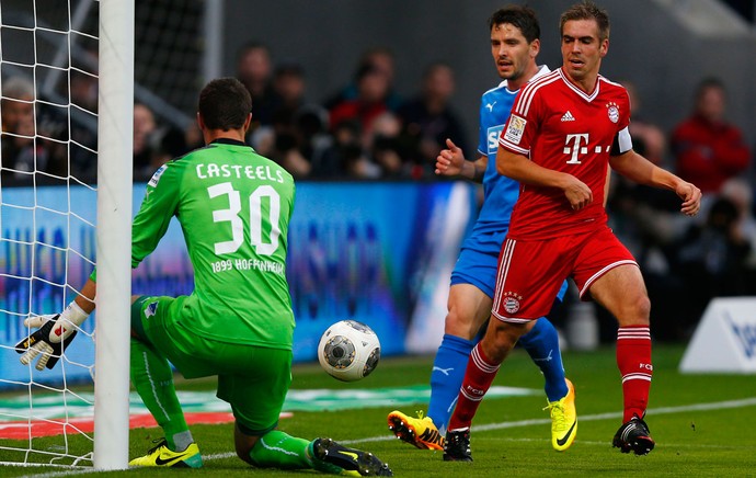 Koen Casteels Hoffenheim e Lahm bayer de munique  (Foto: Agência Reuters)