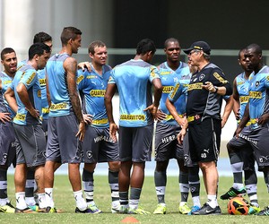 Oswaldo de Oliveira treino Botafogo (Foto: Satiro Sodré / SSPress)