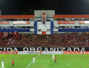 Torcida do Atlético-PR lota a Vila Capanema (Foto: Fernando Freire)