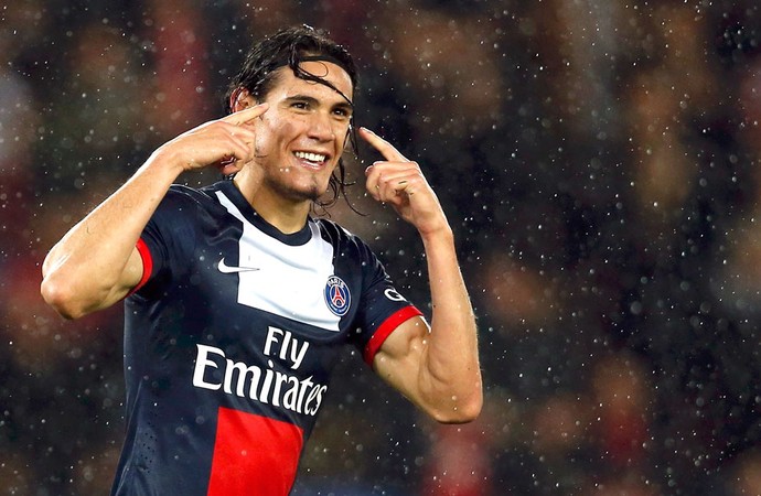 Cavani comemora gol do PSG contra o Lorient (Foto: Agência Reuters)