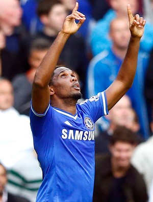 Eto'o comemora gol do Chelsea contra o Cardiff (Foto: Agência Reuters)