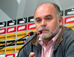 Maurício Assumpção coletiva Botafogo (Foto: Fred Huber)