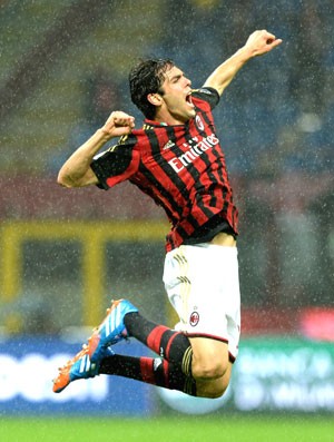 Kaka comemora gol do Milan e Lazio (Foto: Getty Images)
