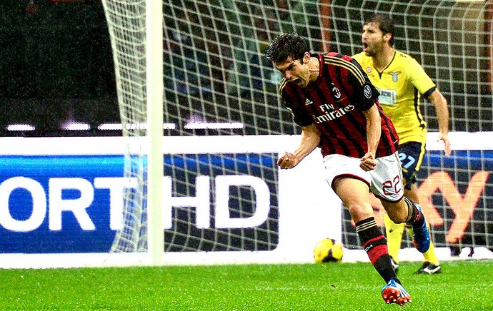 Kaká comemoração gol Milan contra Lazio (Foto: AFP)